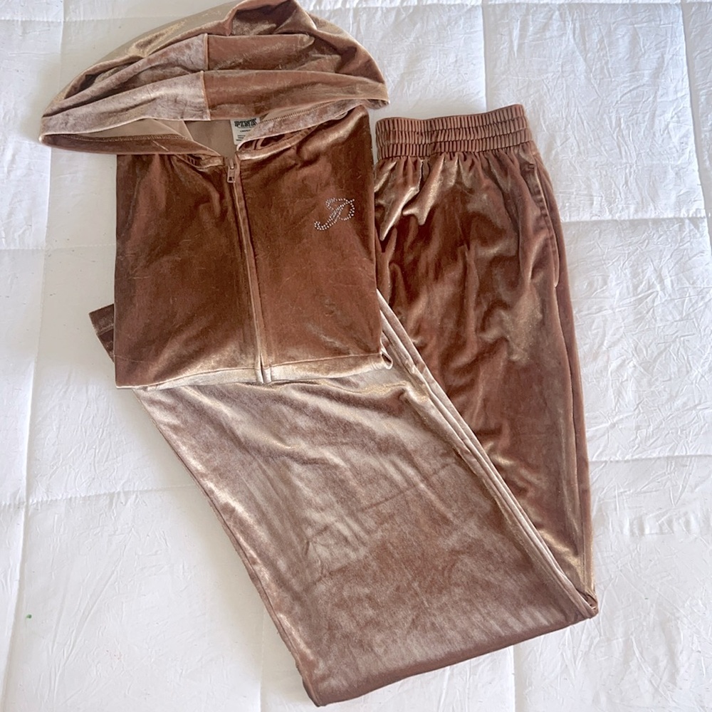 Velour Set - Picture 6 of 8